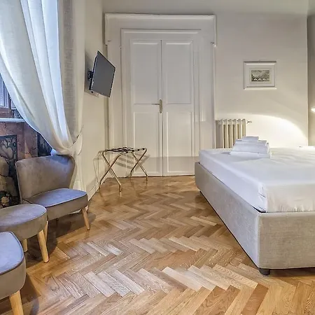 Terrace Pantheon Relais Rome