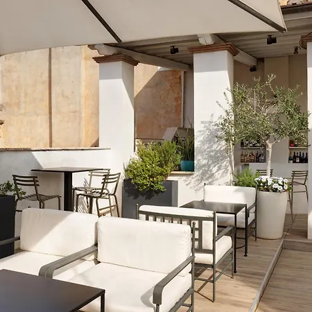 Terrace Pantheon Relais